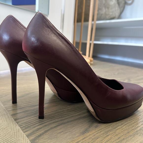 Gucci Women's Burgundy Leather Pumps - Picture 5 of 11